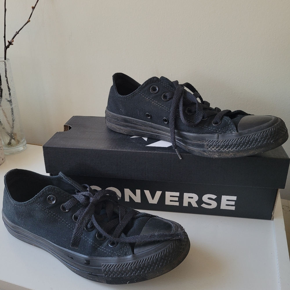 Black converse